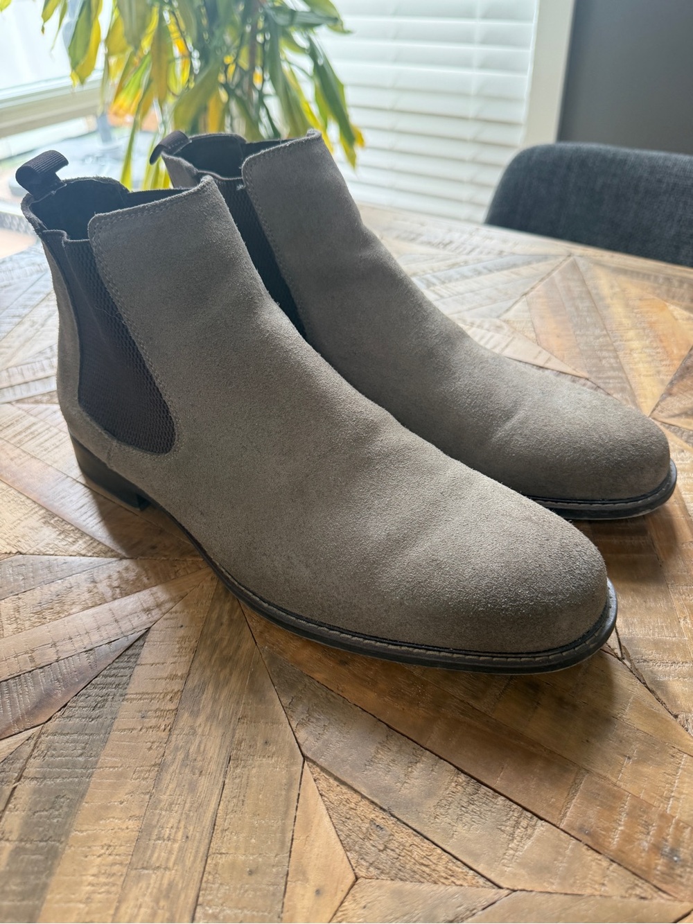Brown’s B2 Men's Suede Chelsea Boots - Gray/Taupe Size 13